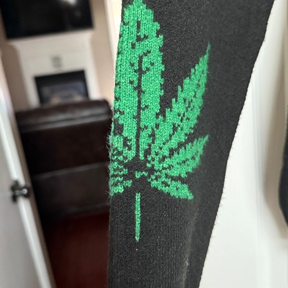 Rgstr Skull and Leaf Sweater Medium NWT - Picture 6 of 7